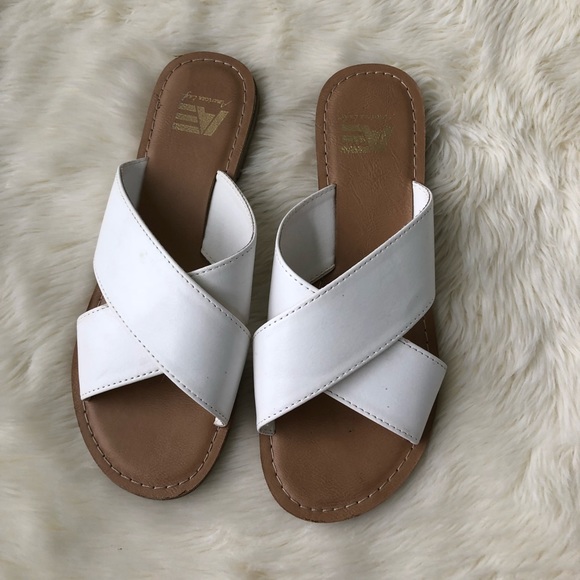 American Eagle Outfitters Shoes - American Eagle White Slides Sz 7